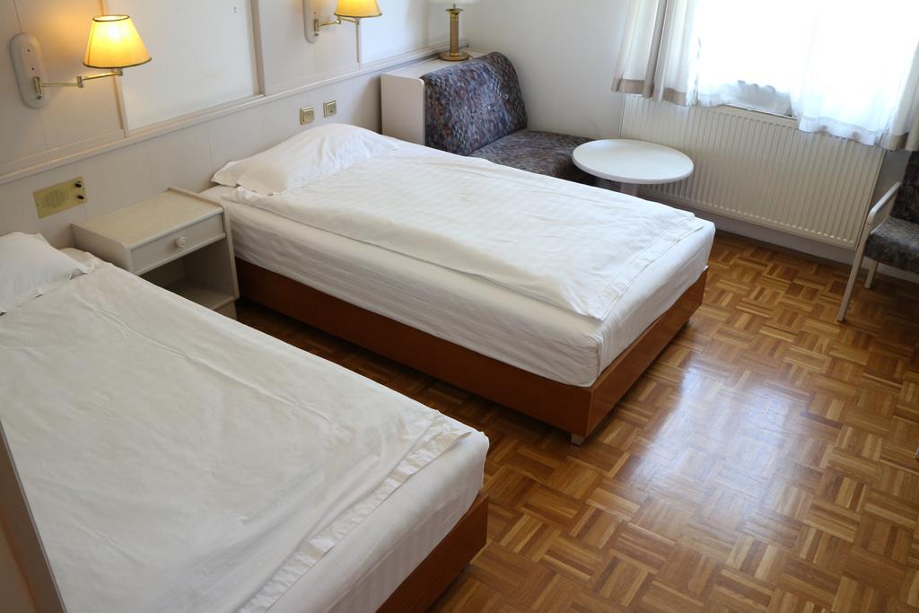 Hotel Wasserpalast Graz Kamer foto