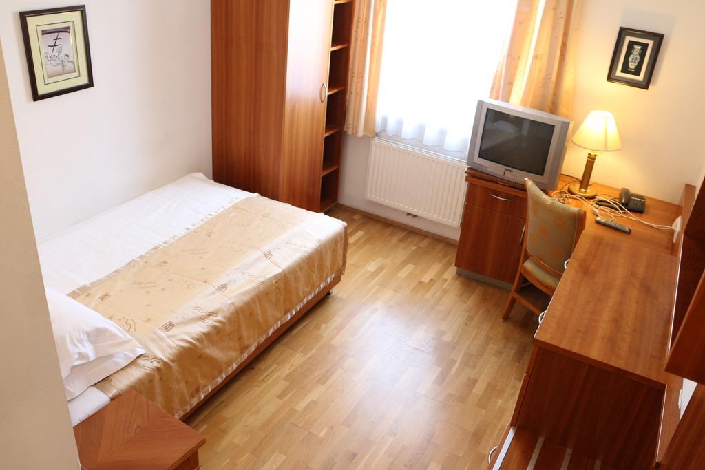 Hotel Wasserpalast Graz Buitenkant foto