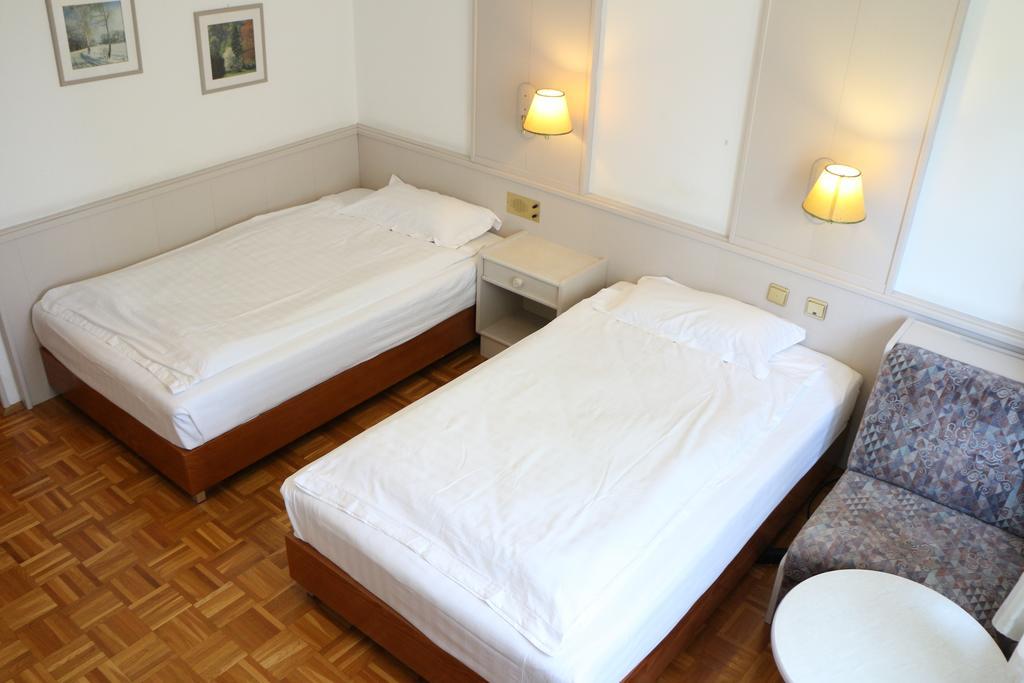 Hotel Wasserpalast Graz Kamer foto