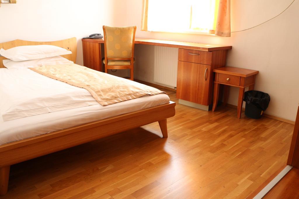 Hotel Wasserpalast Graz Buitenkant foto