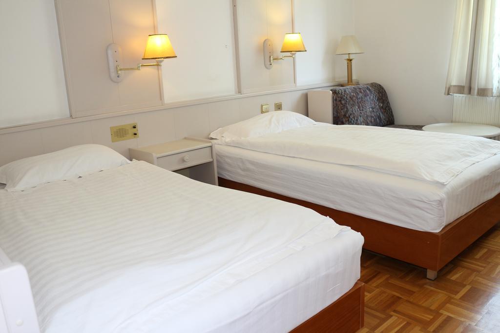 Hotel Wasserpalast Graz Kamer foto