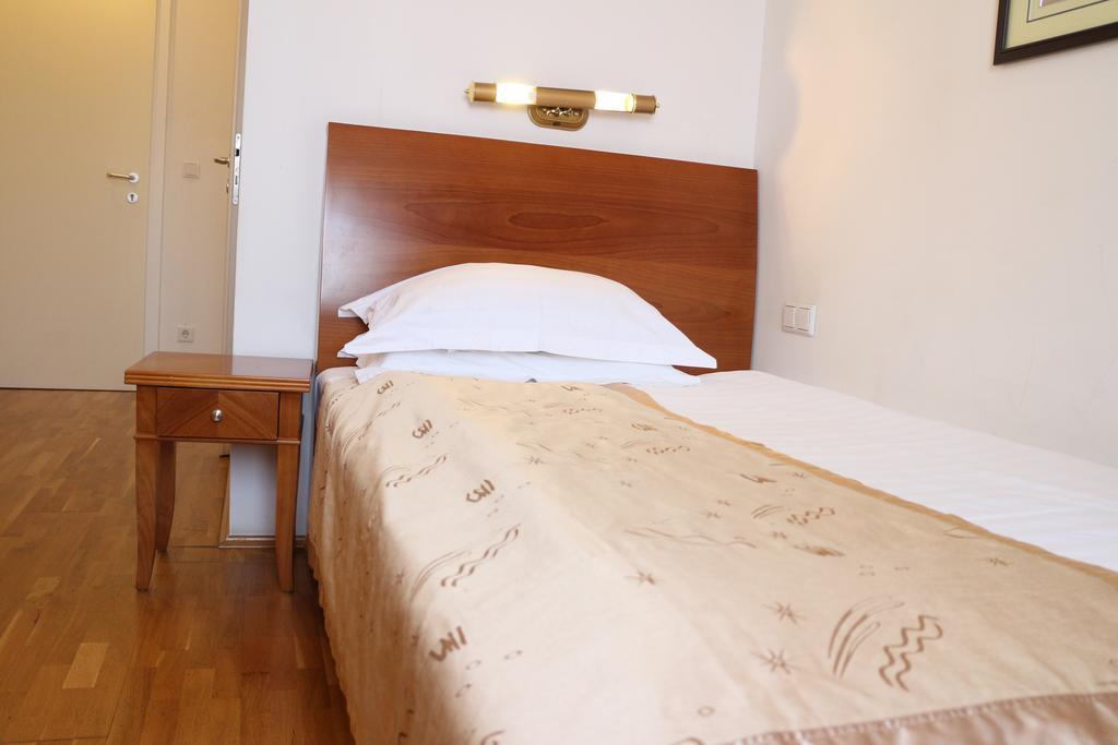 Hotel Wasserpalast Graz Kamer foto