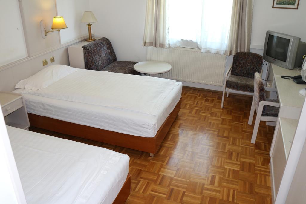 Hotel Wasserpalast Graz Buitenkant foto