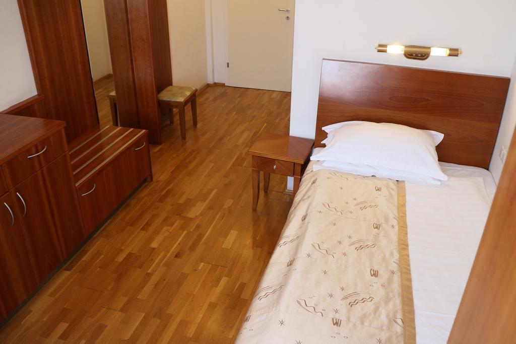 Hotel Wasserpalast Graz Kamer foto